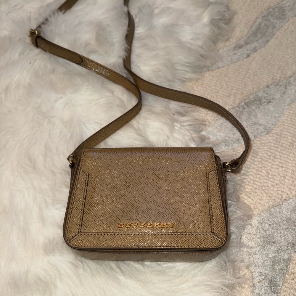 Burberry Tan Crossbody Bag with Adjustable Strap and Minimalist Design